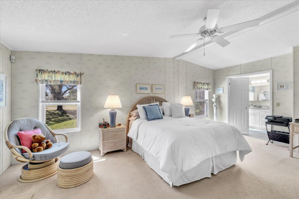 205 Belle Isle Ct - Primary Bedroom