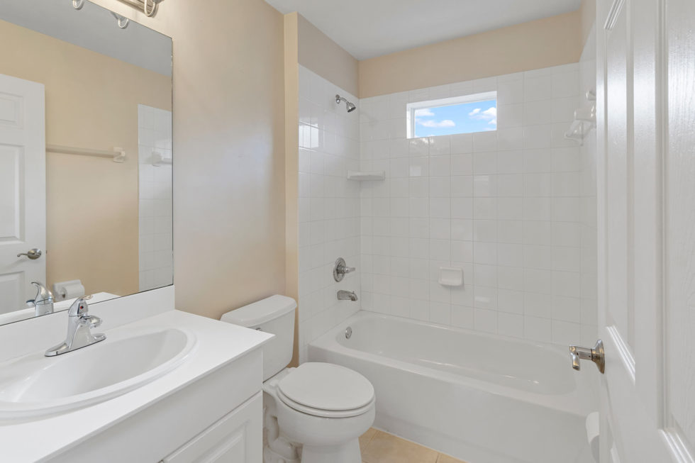 Villa Rosa Bathroom Before