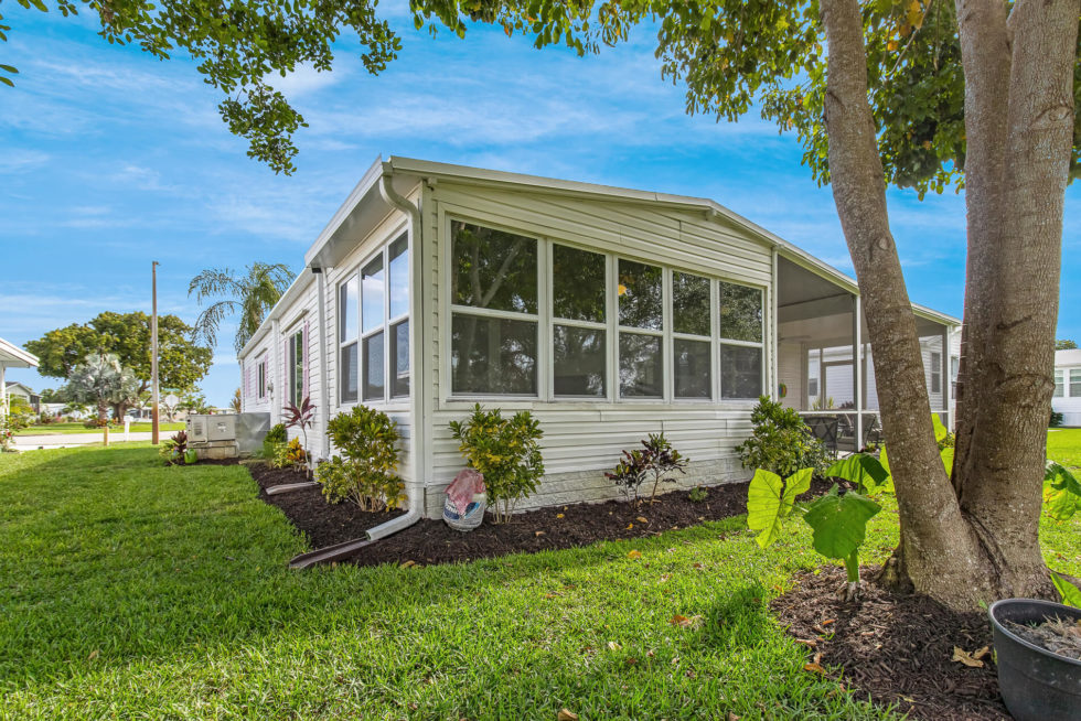 528 Charlemagne Boulevard - Back