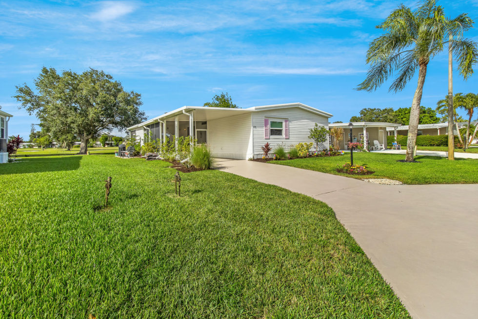 528 Charlemagne Boulevard