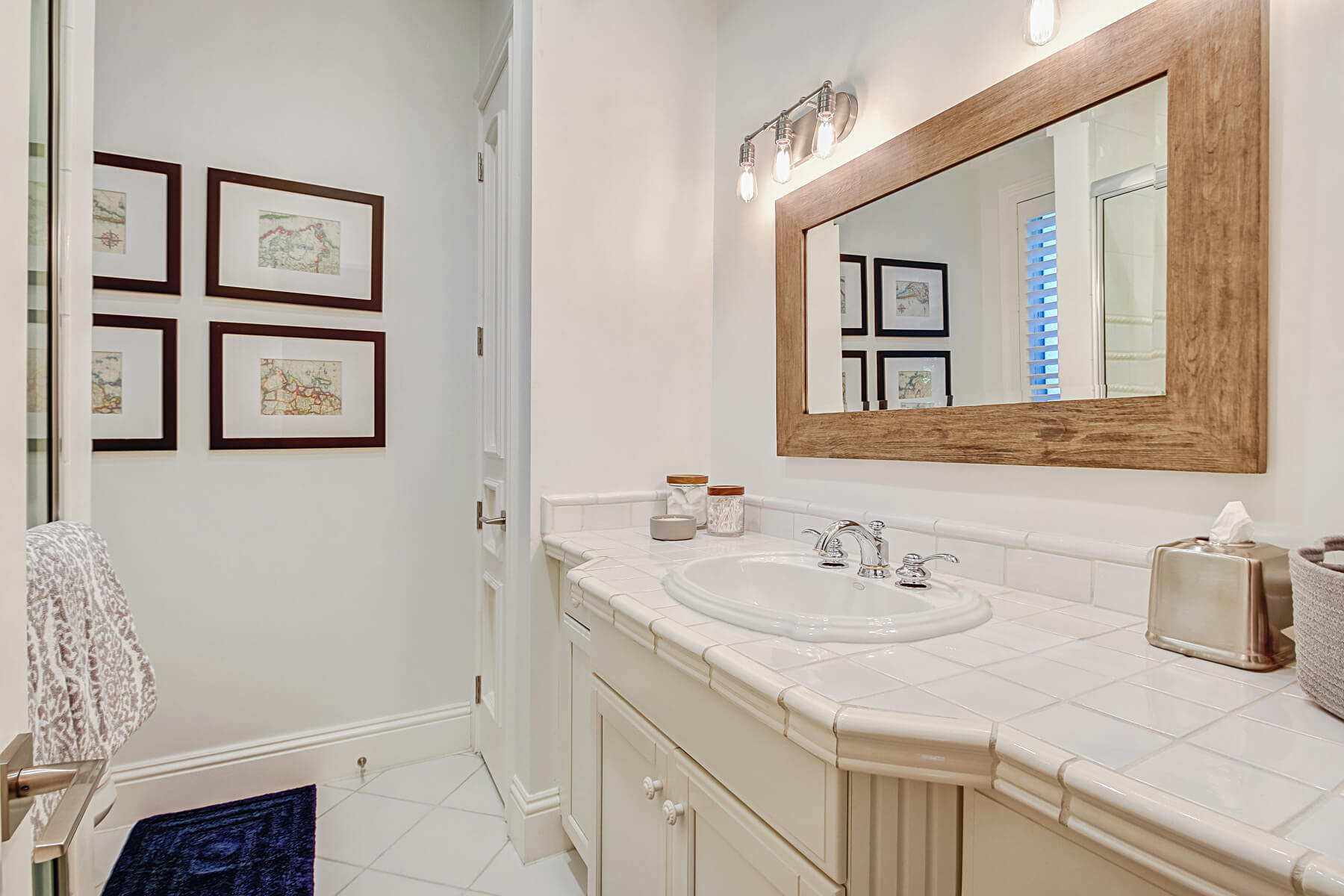 1629 Chinaberry Reno - Guest Bathroom Before
