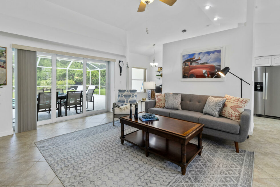 412 Dundee Court listed by Sonja Pound - Living Room