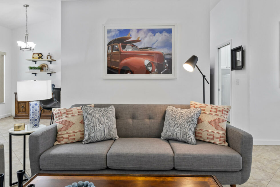 412 Dundee Court listed by Sonja Pound - Living Room