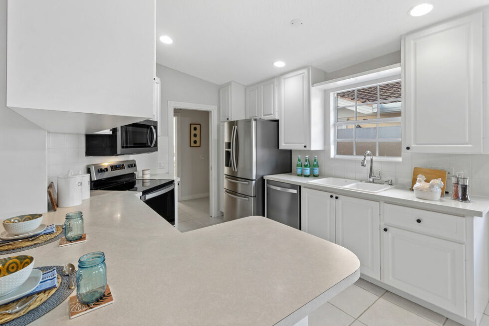 4546 Ossabaw Way listed by Sonja Pound - Kitchen